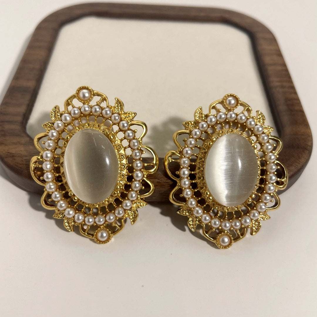 Elegant Luxurious Gold Oval Gemstone Pearl Earrings