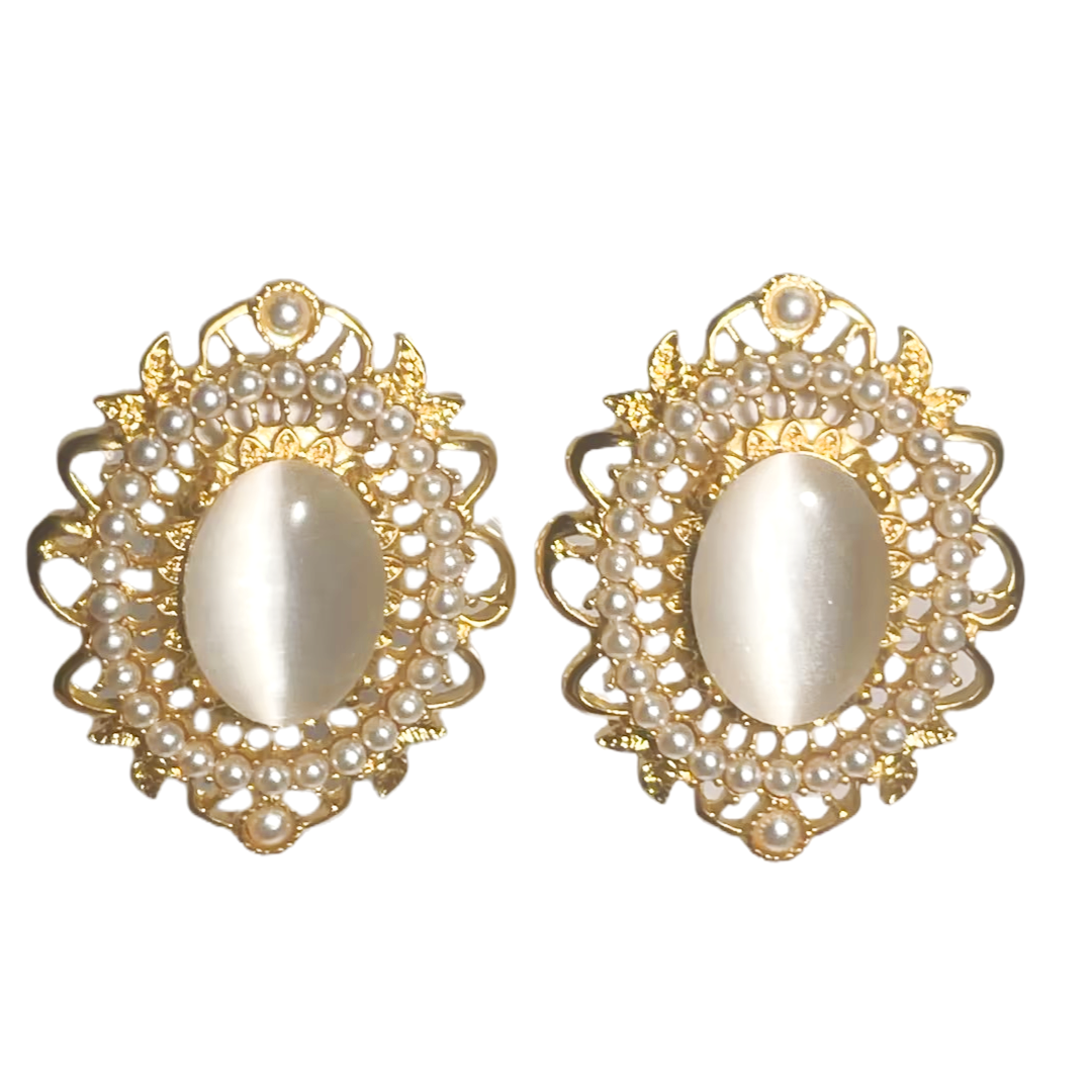 Elegant Luxurious Gold Oval Gemstone Pearl Earrings