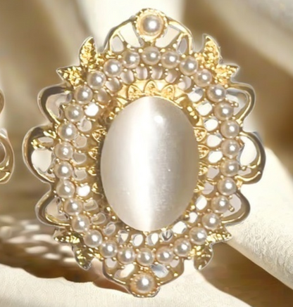 Elegant Luxurious Gold Oval Gemstone Pearl Earrings