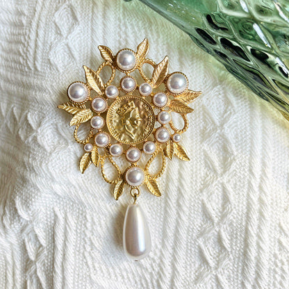 Matte Golden Cameo Vintage Pearl Teardrop Leaf Brooch