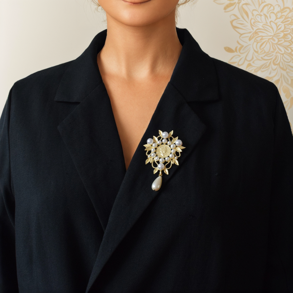 Matte Golden Cameo Vintage Pearl Teardrop Leaf Brooch